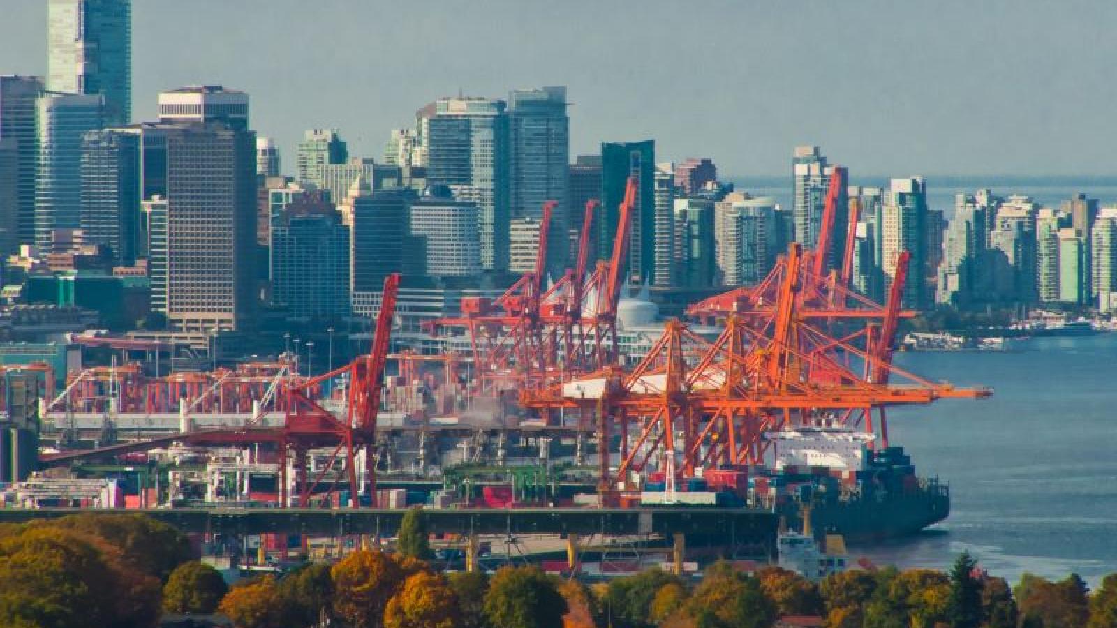 As scab freighters arrive at US ports to avoid strike in Canada