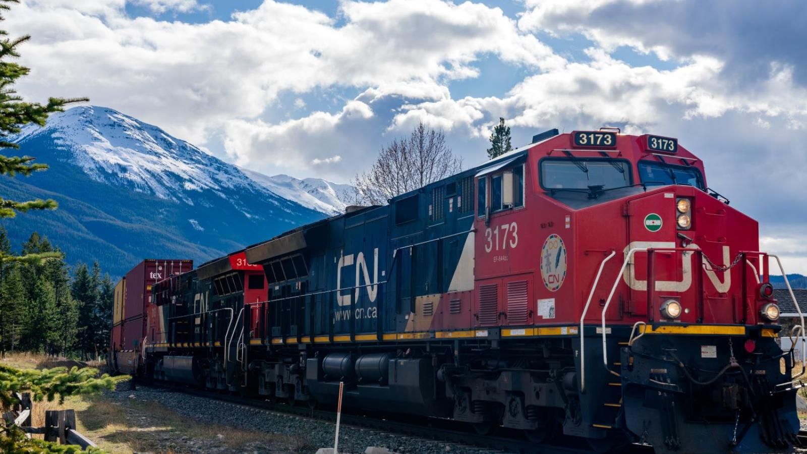 Teamsters Canada vote overwhelmingly to authorize rail strike as soon as May 22