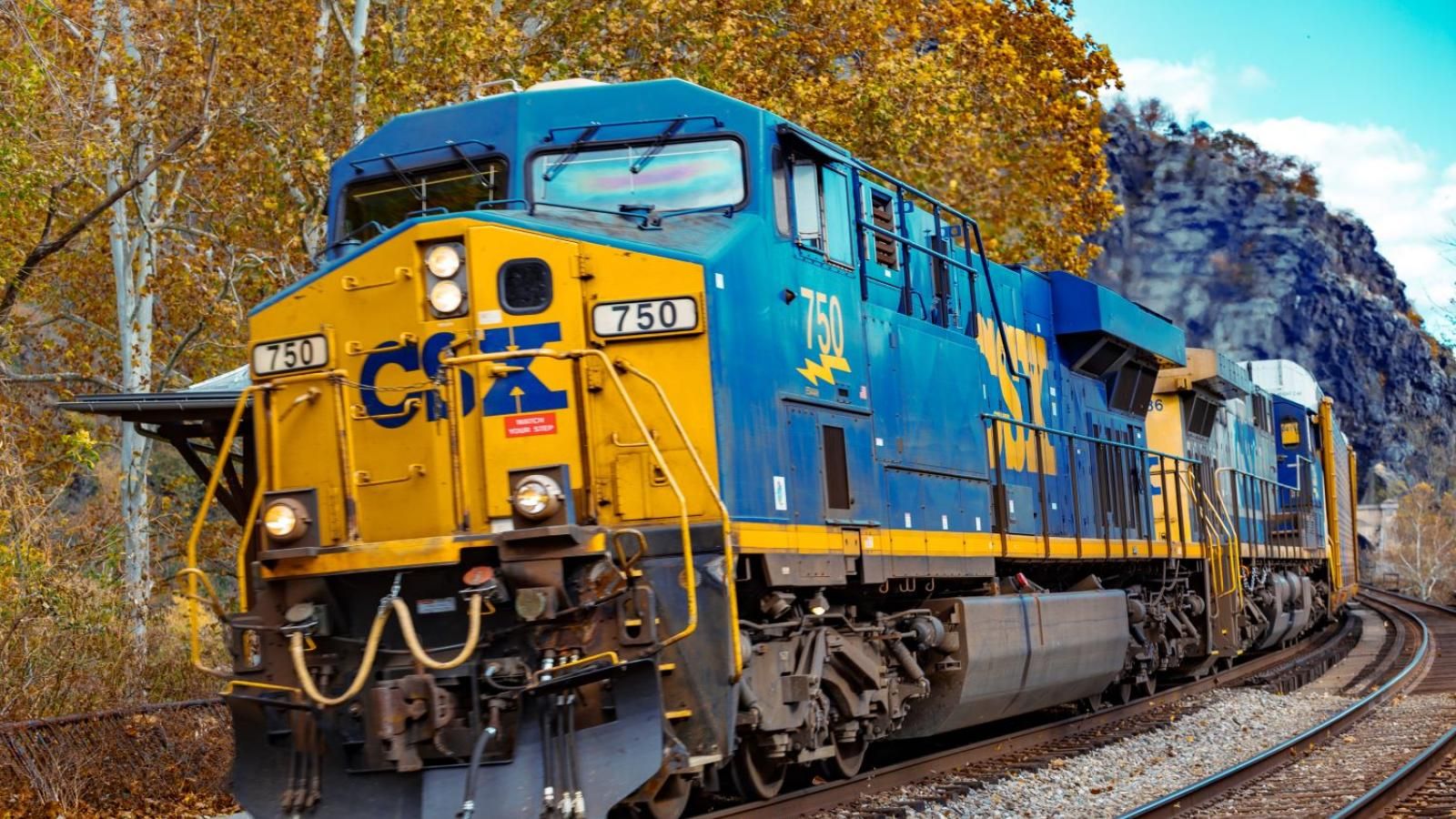 CSX CEO stumps for more labor-friendly, service-focused railroading