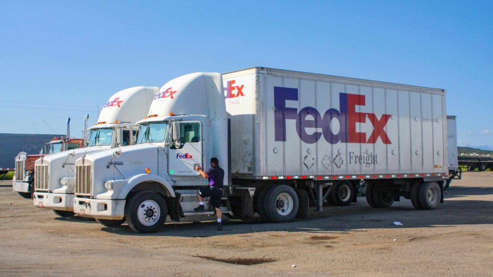 FedEx Freight trims trucking network as LTL shipments drop 18% ...