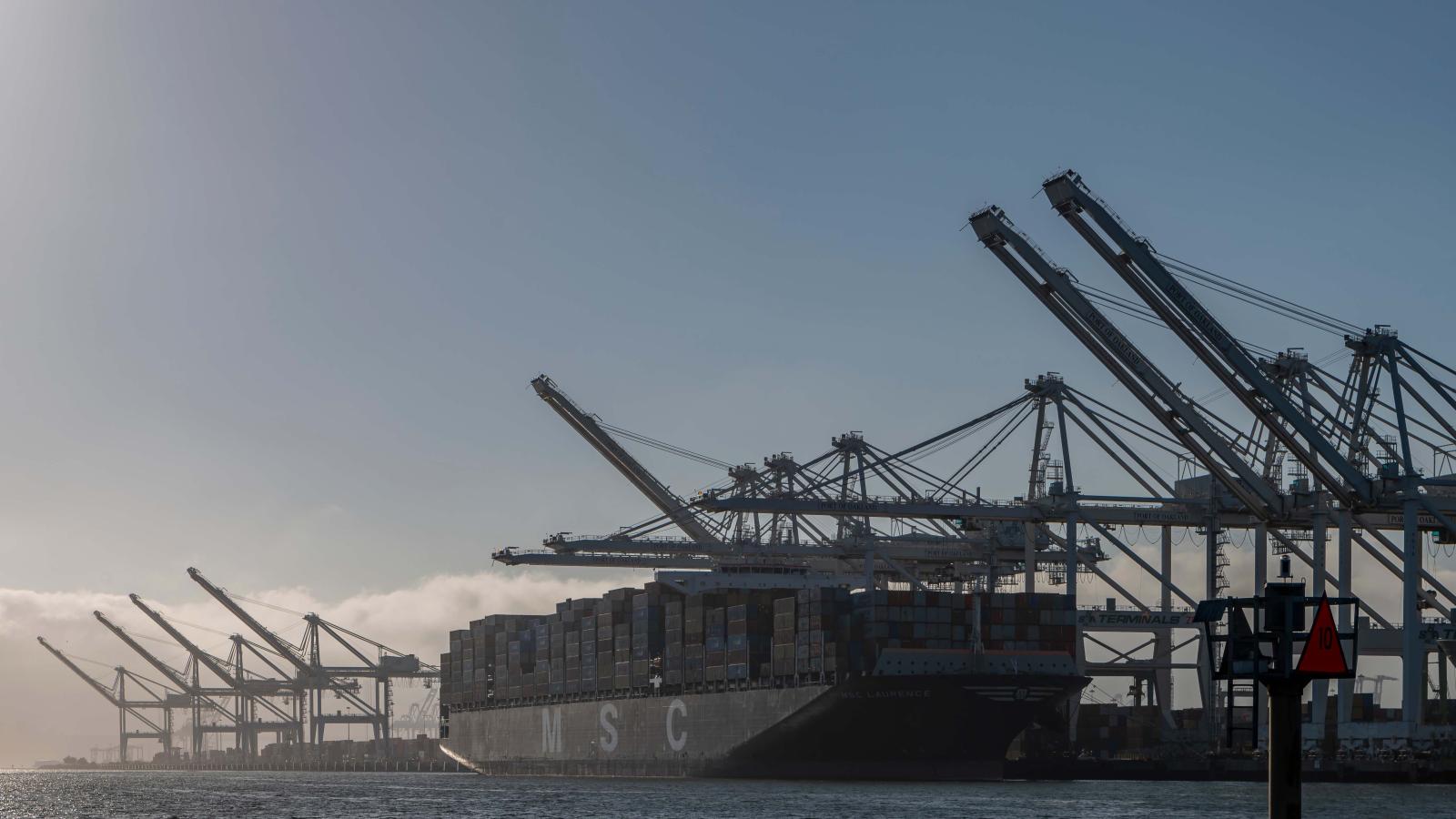 ILWU scores 32% wage increase, $70 million bonus in tentative new ...