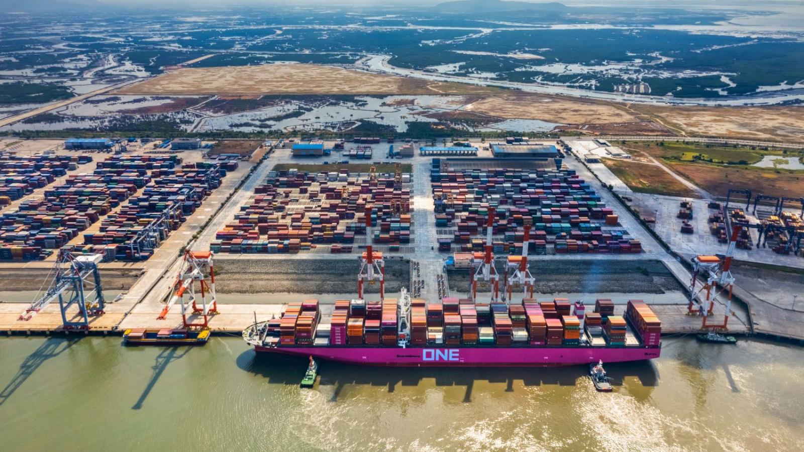 APM enhances partnership for ultra large container terminal at