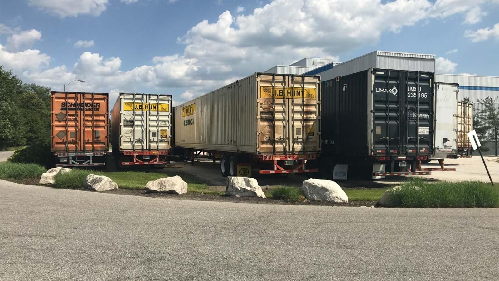 Shippers hold onto intermodal boxes amid warehouse reshuffling: survey