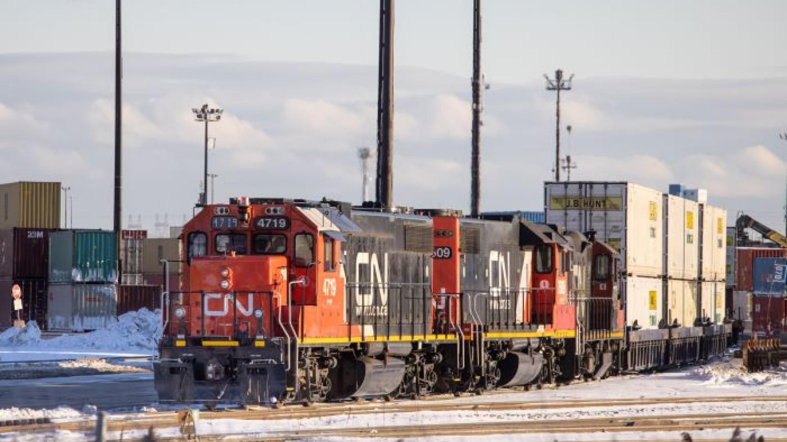 Delays rise at Ontario rail ramps amid surge in Vancouver volumes