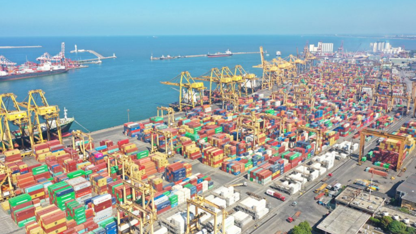 Already-stressed Colombo port flow hit by truck capacity shortages ...