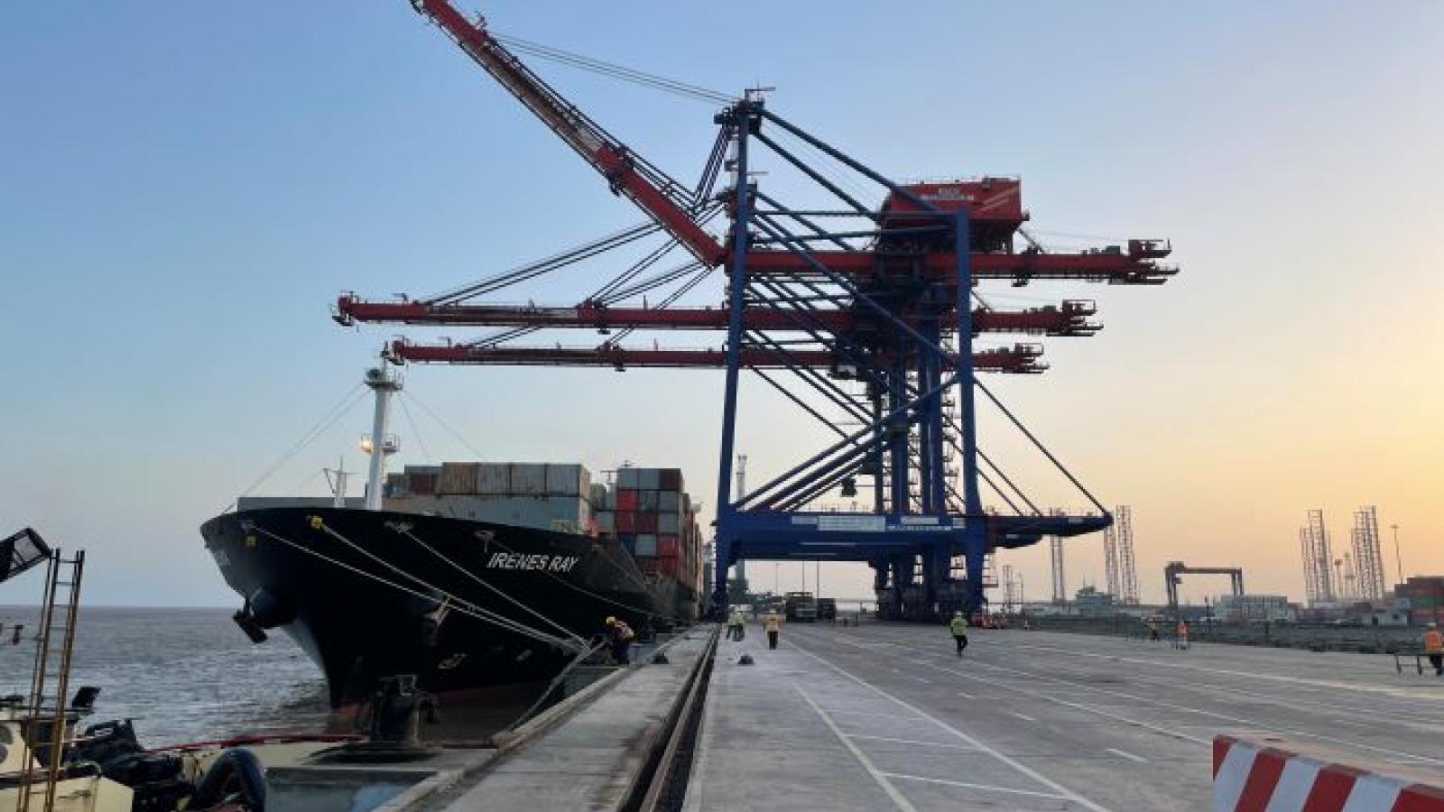 Maersk CMA CGM join Indian transshipment connectivity race