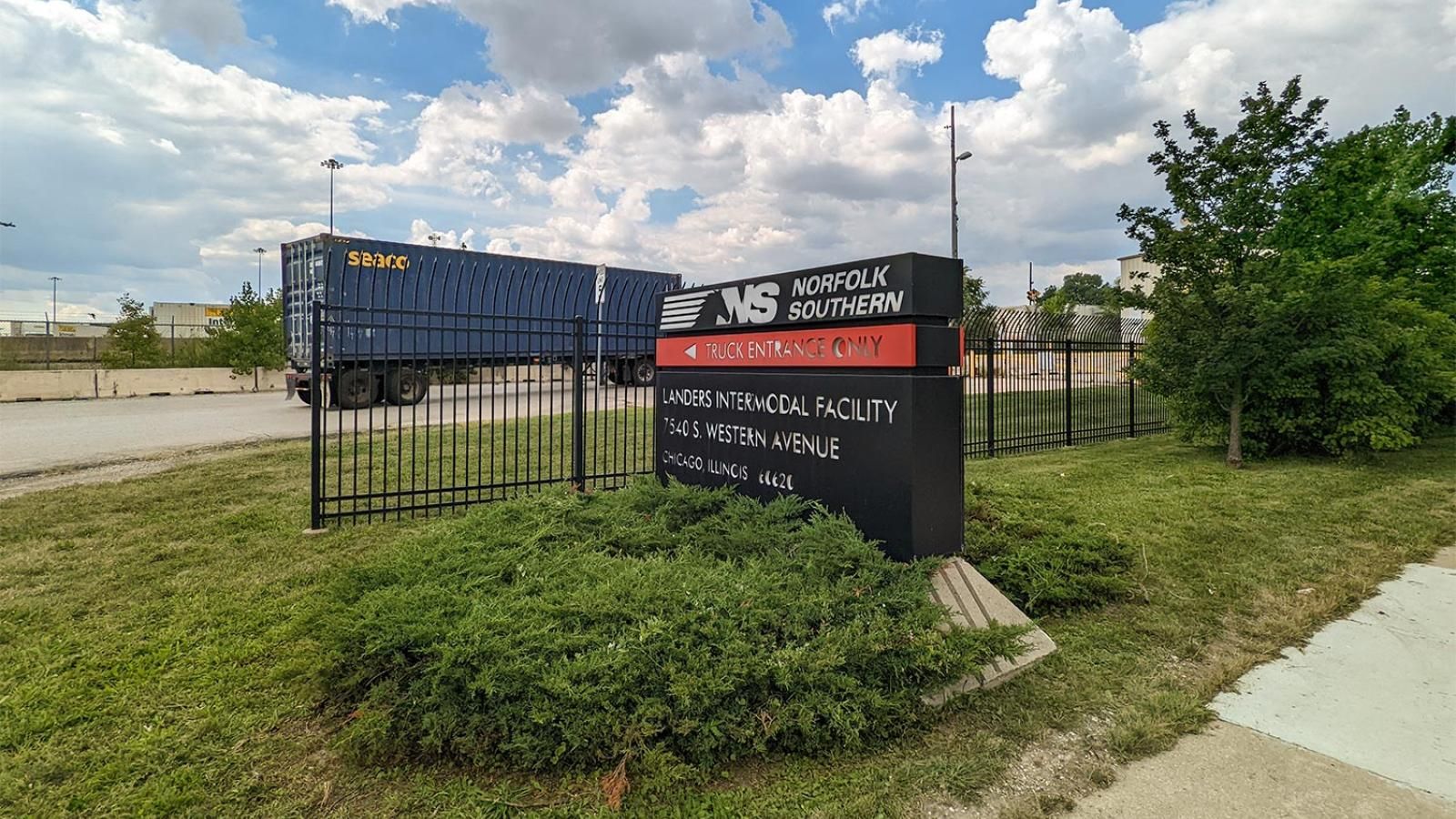 Norfolk Southern says trucker wait times declining at Chicago terminal ...