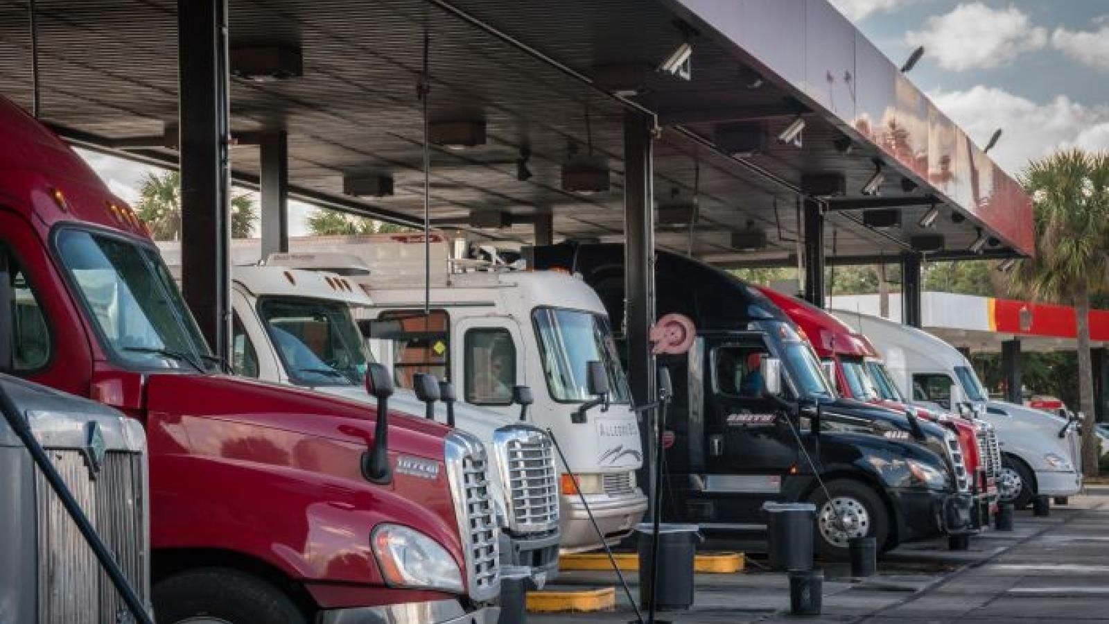 US truckload costs to fall until late 2023 3PLs Journal of Commerce