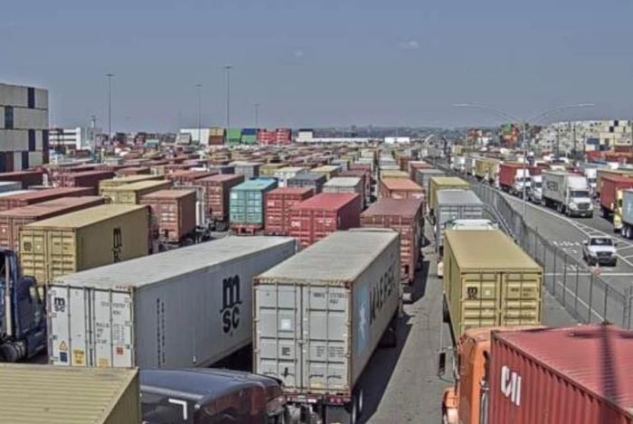 Truckers pre-pull imports as strike set to close East, Gulf coast ports