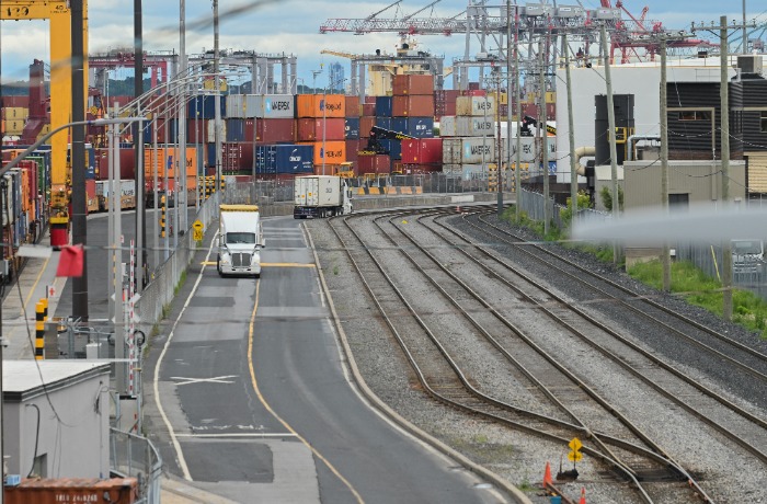 Montreal port users not expecting quick intervention if strikes continue