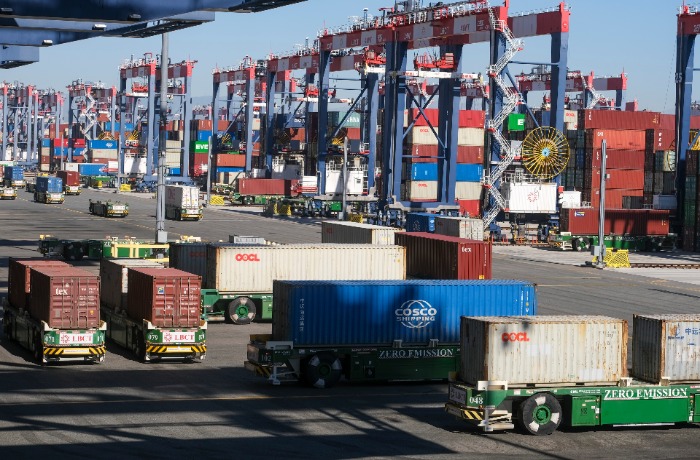 LA-LB port significantly cuts emissions, but tougher challenges await