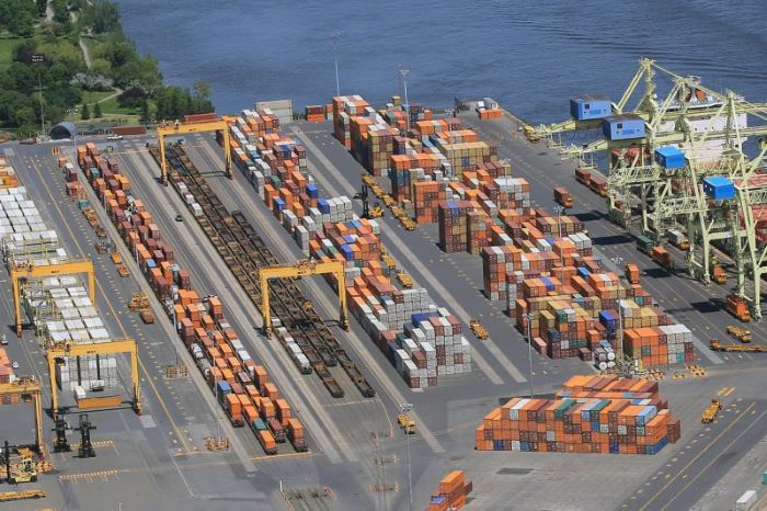 Montreal says congestion risk grows as dockworkers refuse overtime