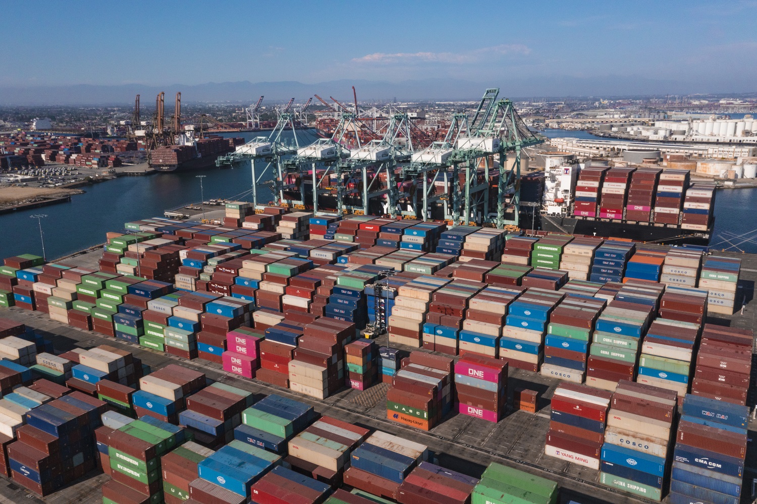 Strong imports, low blanks extend peak season on eastbound trans-Pacific