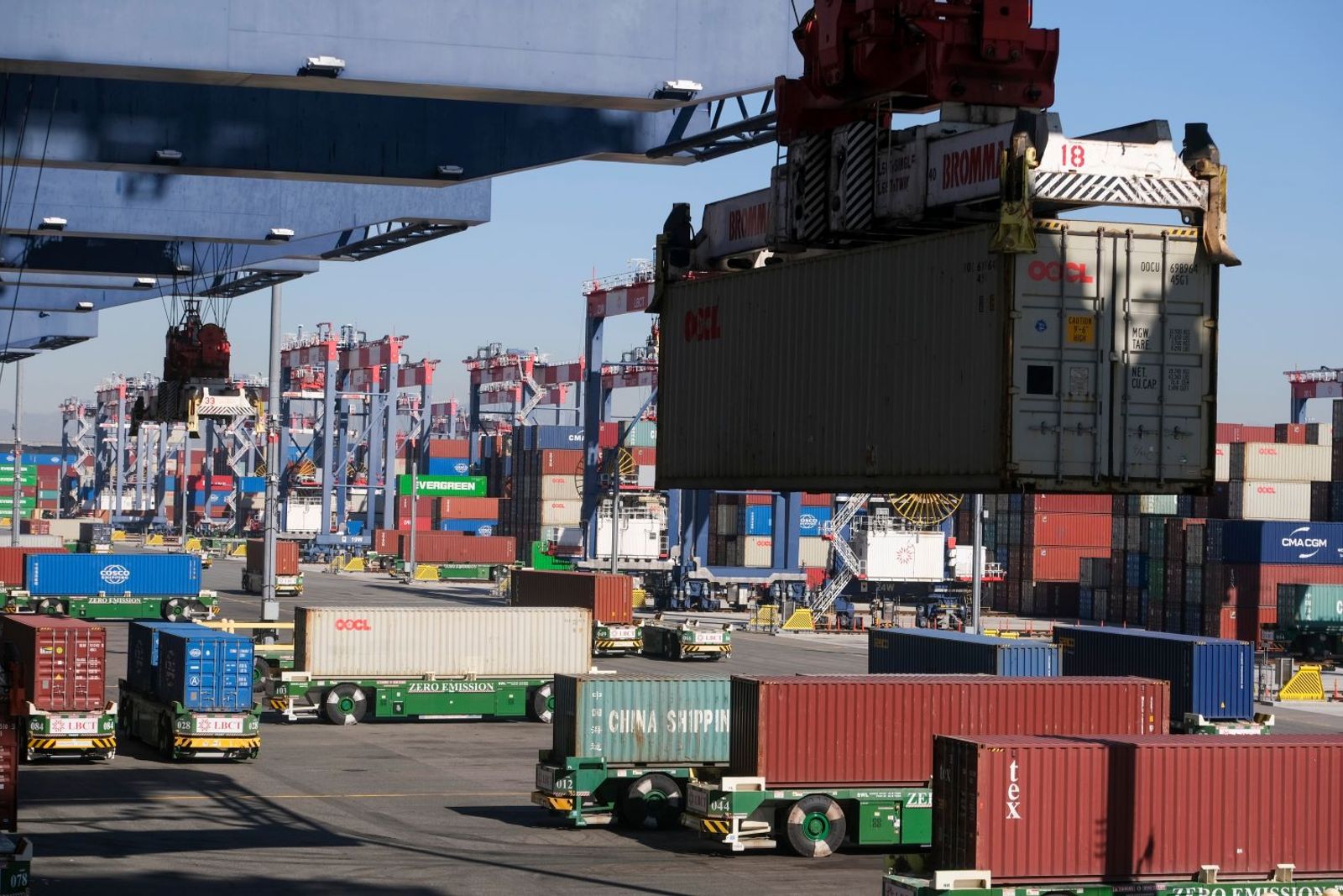 Carriers extend spot rates in bid to avoid further rate erosion in eastbound trans-Pac