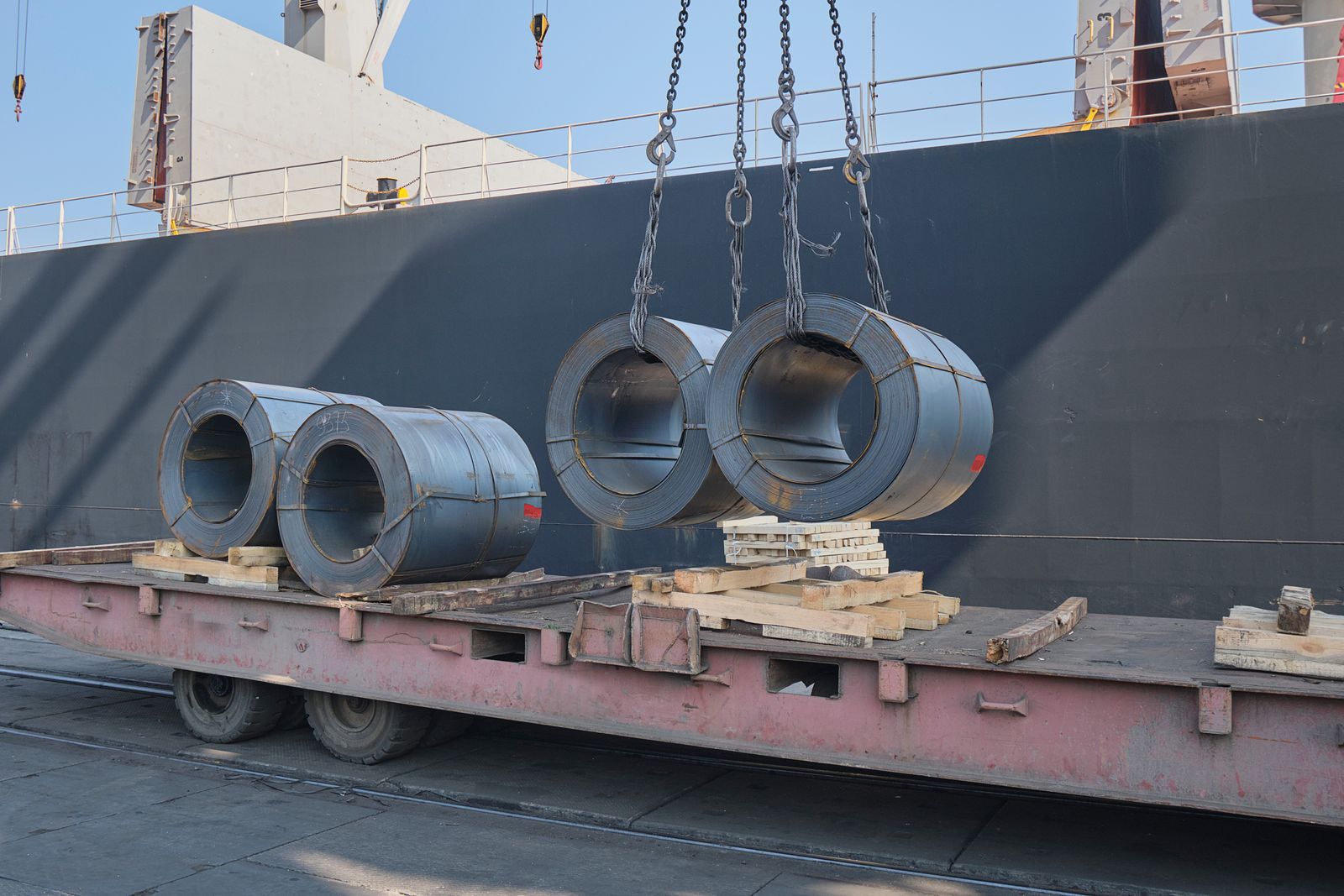 MPVs pass on steel frontloading surge as fleet concerns loom