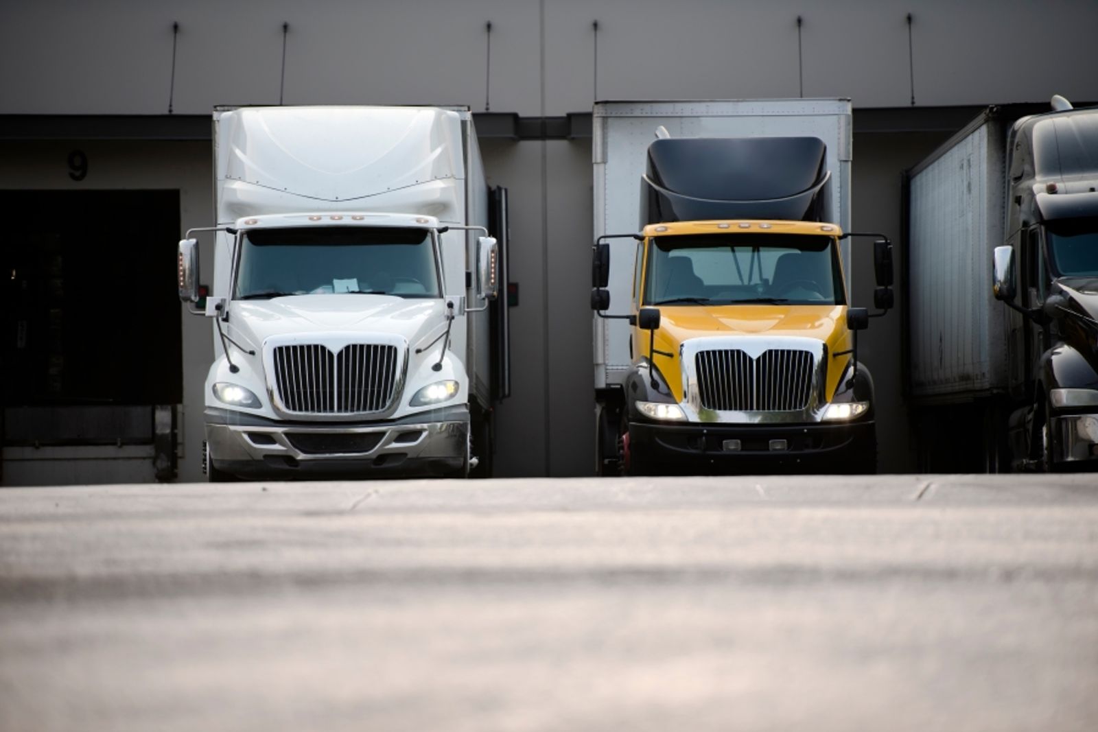 Soft US freight demand, economic uncertainty restrains truckload pricing