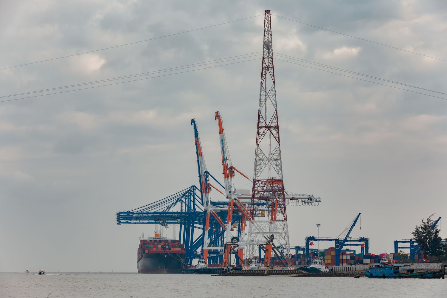 Protocolo de logotipo de CMA CGM para desarrollar $ 600 millones de complejo terminal de Haiphong | Revista de negocios