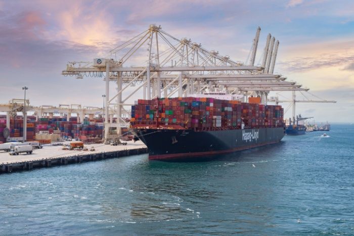 Carriers ‘stand ready’ to cut Persian Gulf calls as security threat escalates
