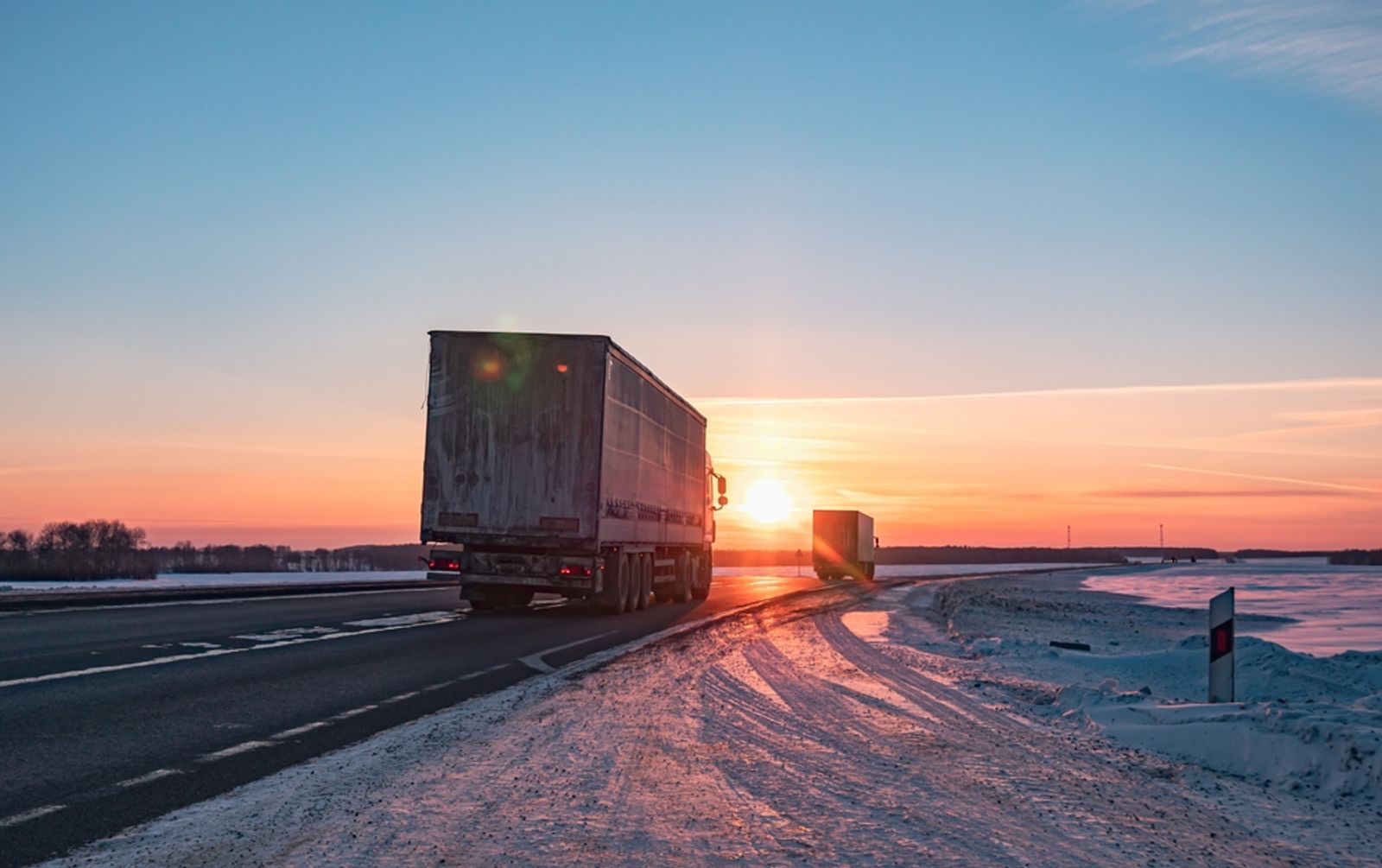 US truckload rates jump on poor weather, shorter holiday shopping season