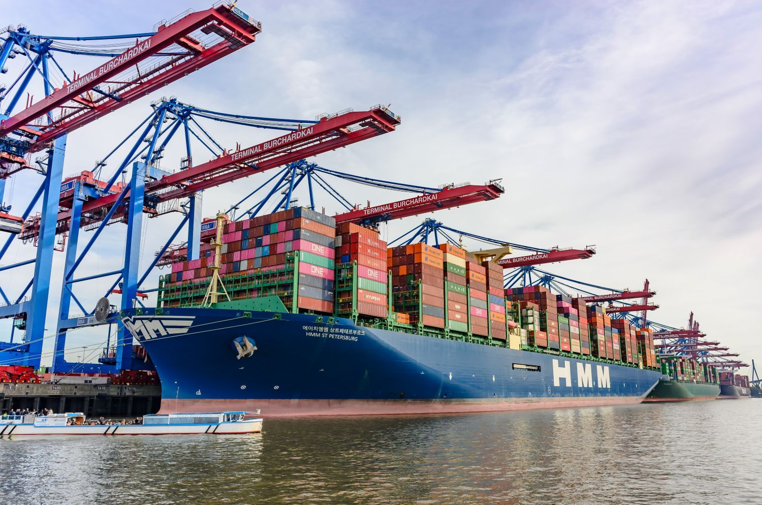 HMM profitability falls as carrier warns of growing supply-demand imbalance