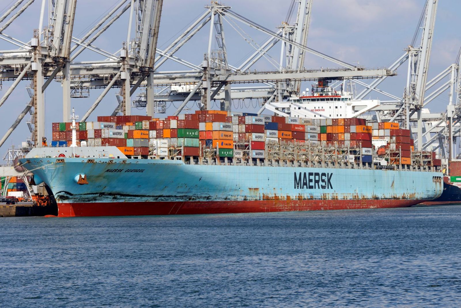 Middle East war slows trans-Pacific service contract talks further