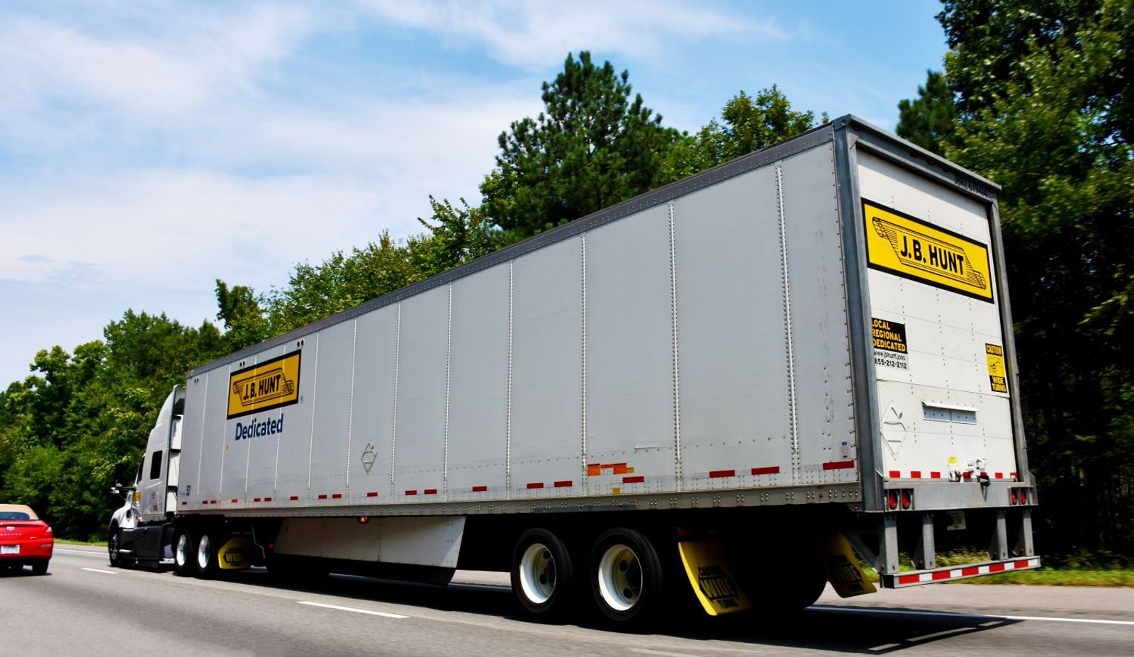Freight downturn ending as truckload capacity tightens: J.B. Hunt