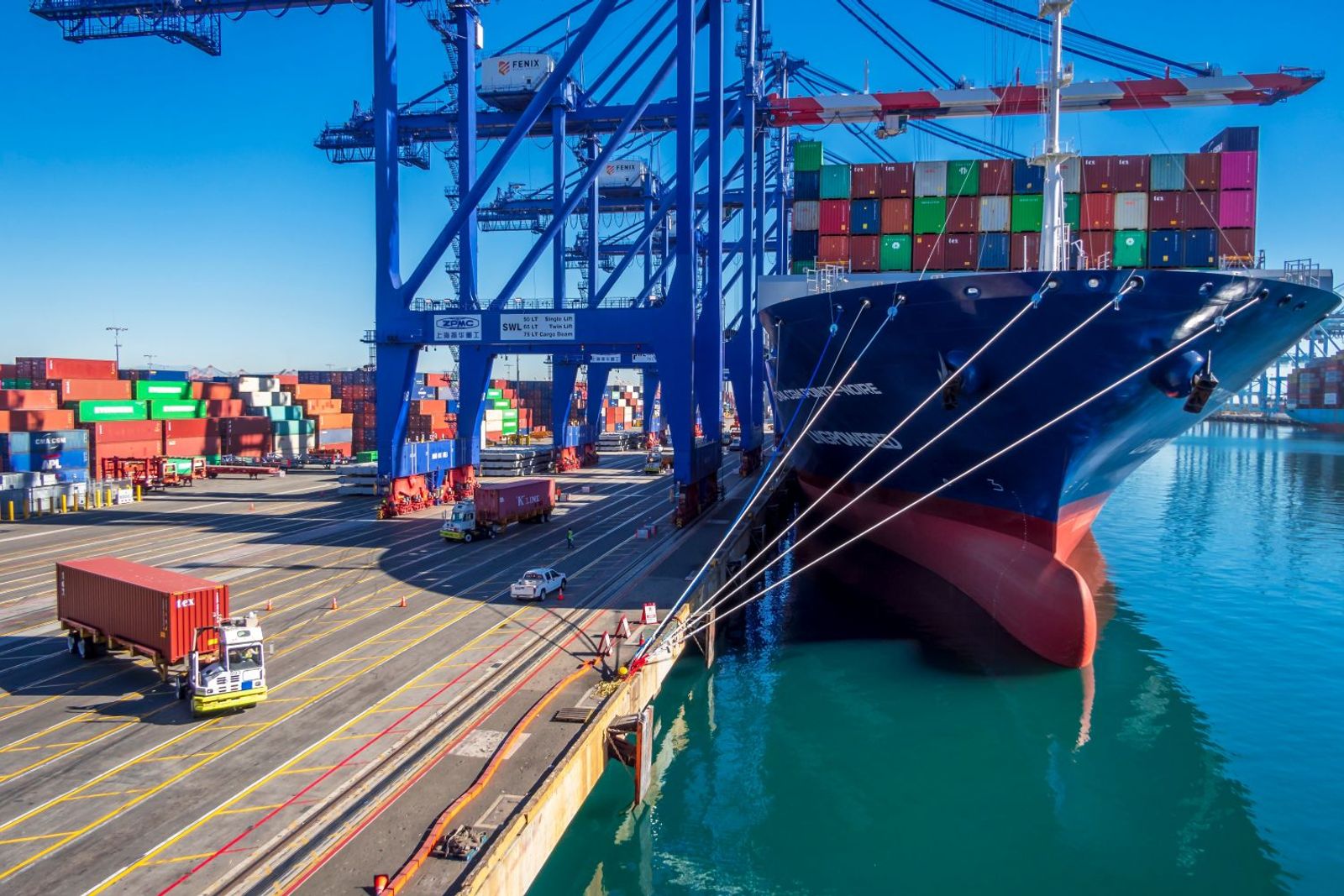 Fuel charges complicate rush to ink new trans-Pacific service contracts