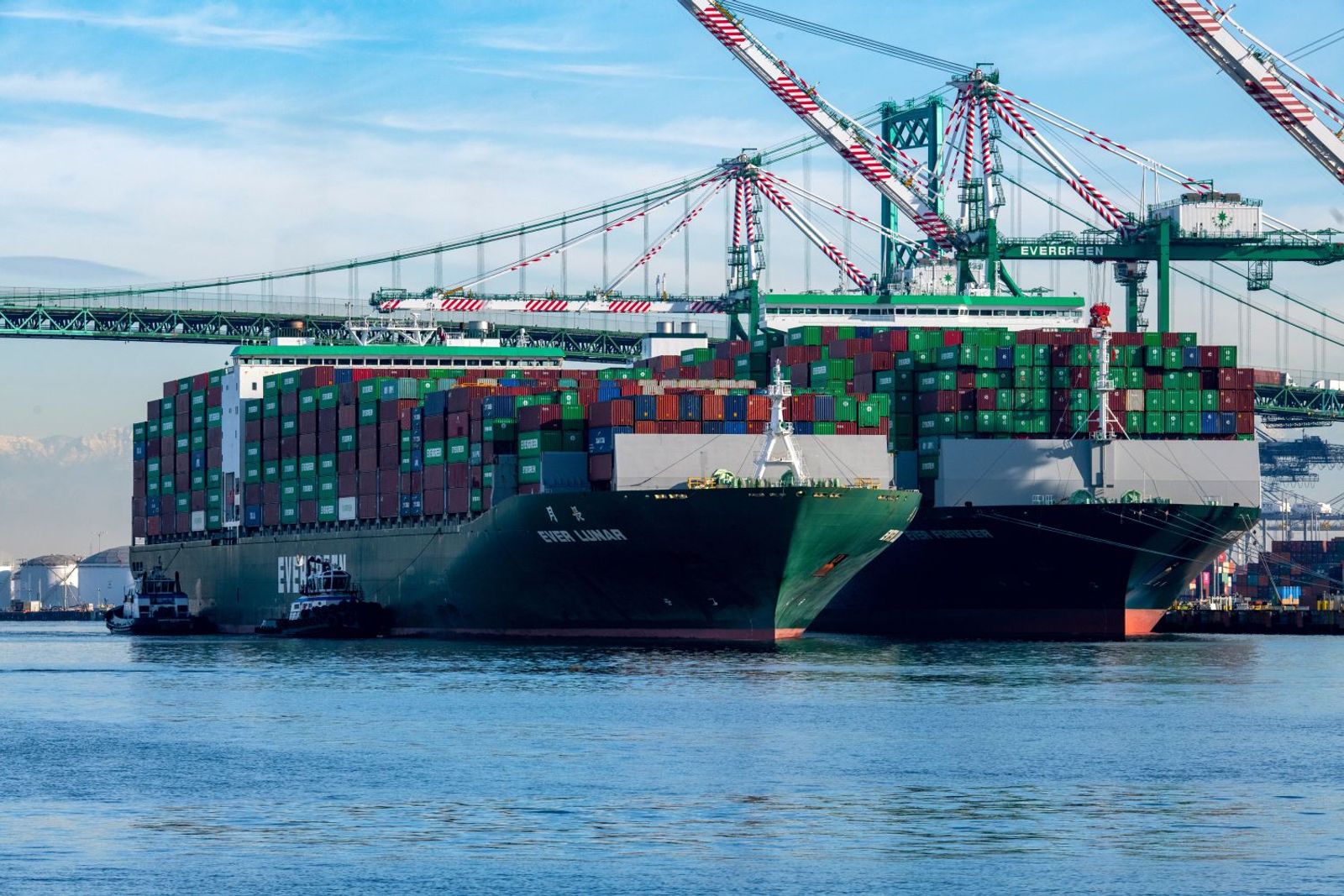 Trans-Pacific frontloading drives early peak capacity crunch, rate surge