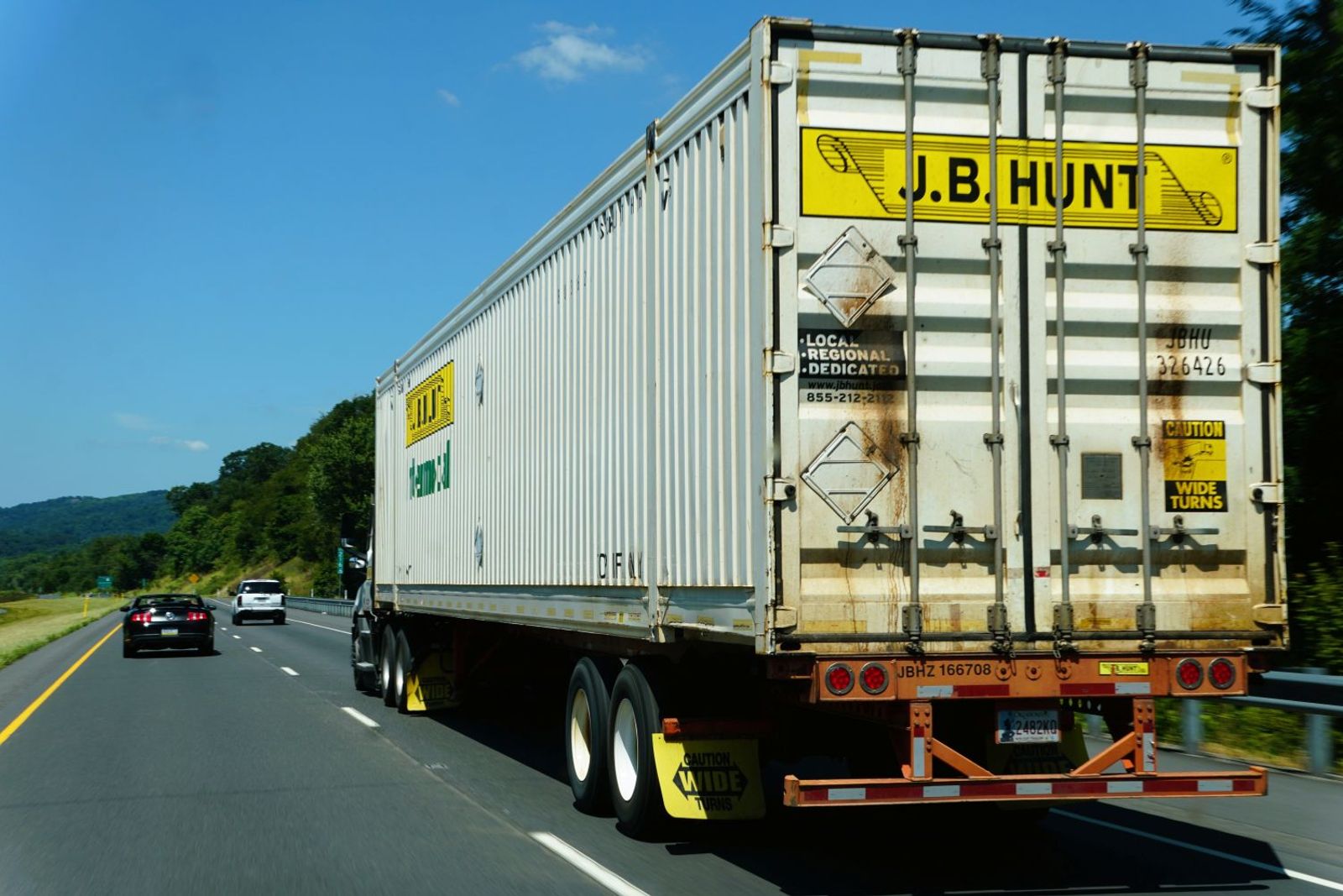 J.B. Hunt regains truckload freight as shippers confront higher rates, tighter capacity