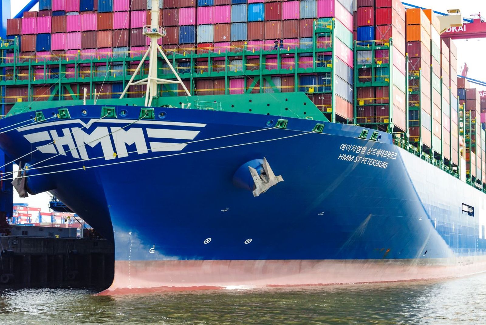 HMM to spend $1.6 billion on 12 new container ships